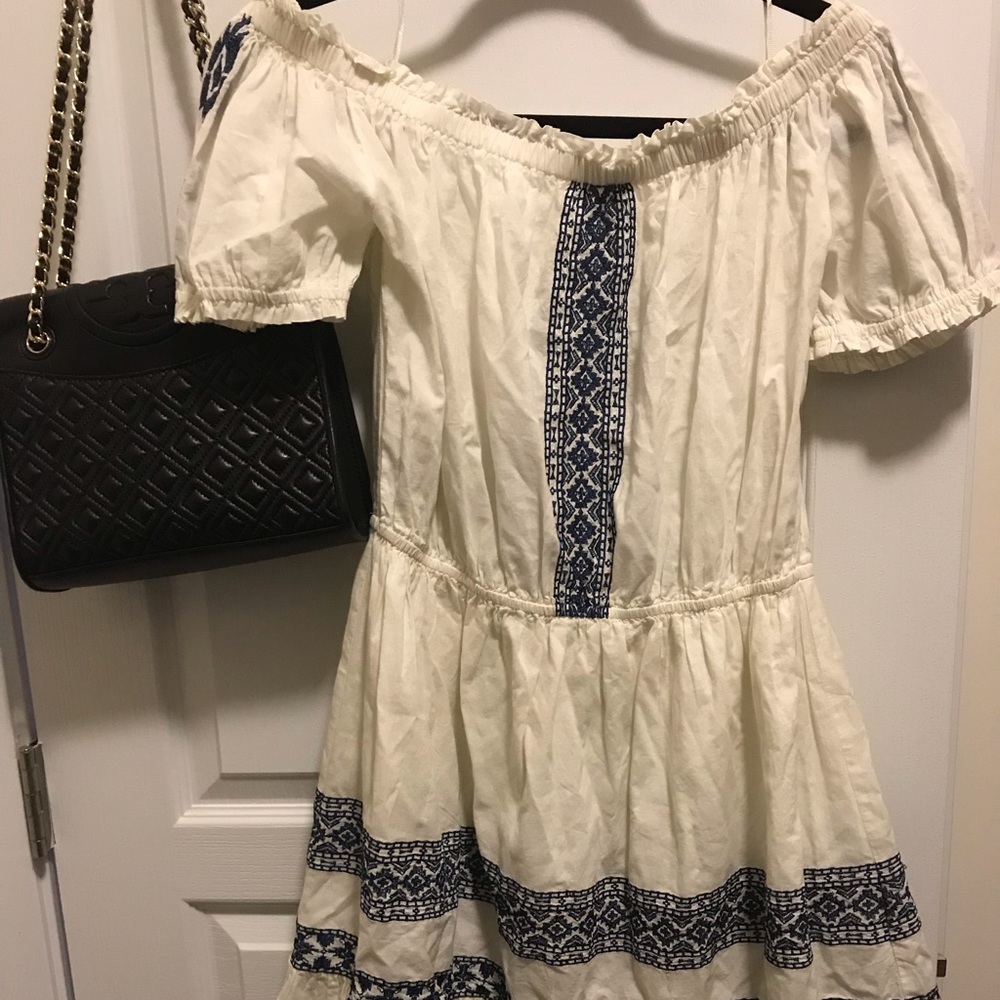 Off the shoulder tularosa dress